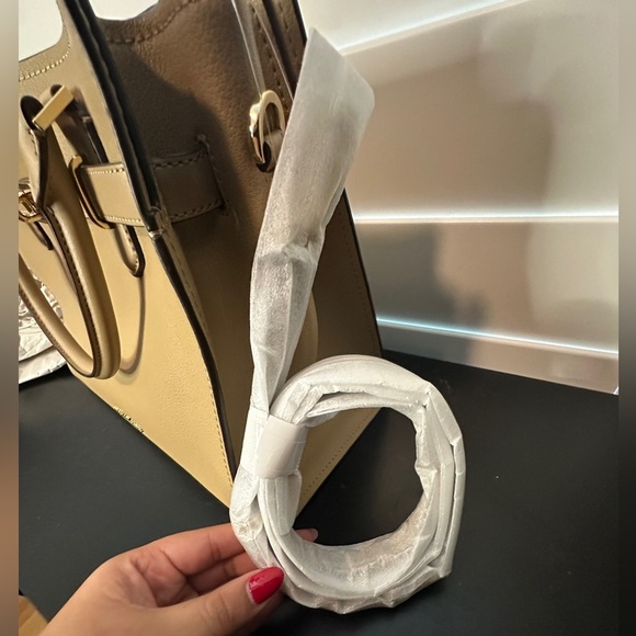 Micheal Kors | Hamilton Medium Top Zip Satchel Crossbody Pebbled Leather - Picture 6 of 8